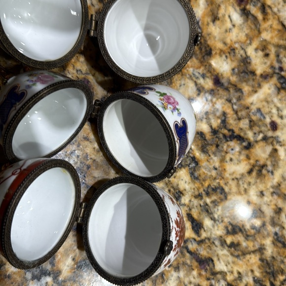 Porcelain Gold footed Eggs. initials R.B with 1078. Not sure age or origination - Picture 10 of 13